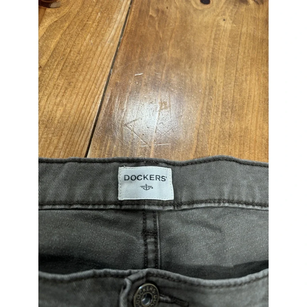 Dockers Men's W52 L32 Khaki Green Straight Fit Flat Front Casual Pants